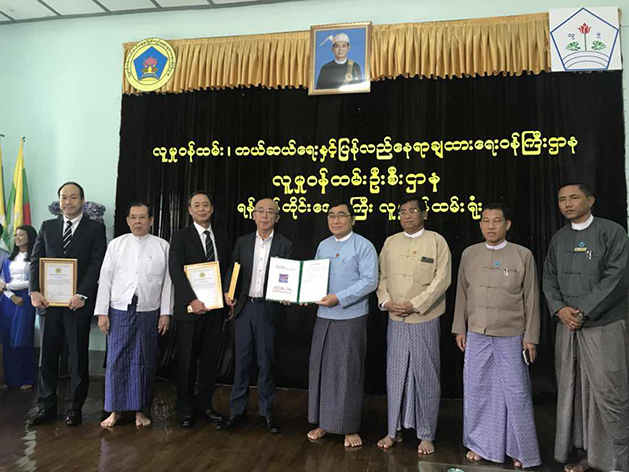 ミャンマー共和国　社会福祉・救済・復興省に募金贈呈
