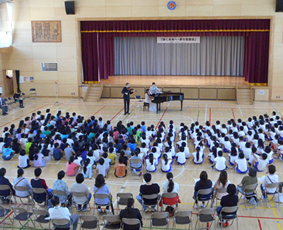 仙台市六郷小学校でのミニコンサート