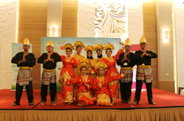 ウェルカムレセプションにてインドネシア大学によるインドネシアの民族舞踊
