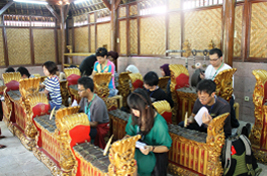 インドネシア民族楽器ガムランに挑戦