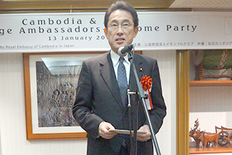 在日本カンボジア王国大使館に駆けつけ挨拶される岸田外務大臣
