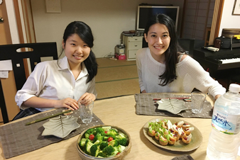 筑波大学附属高等学校生徒宅でのホームステイの様子