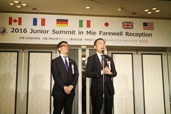三重県知事（写真右）によるスピーチ 写真左：伊藤 徳宇 桑名市長