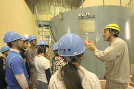 4/3 水力発電所屋久島の豊富な水を使用した水力発電について学ぶ