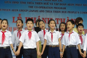 日本の歌「故郷」を歌うベトナムの子供たち