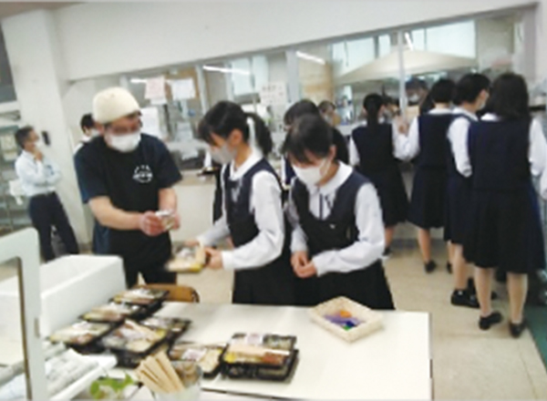 “できるときにできることから自分たちの手で” ~学食からエコなまちへ~