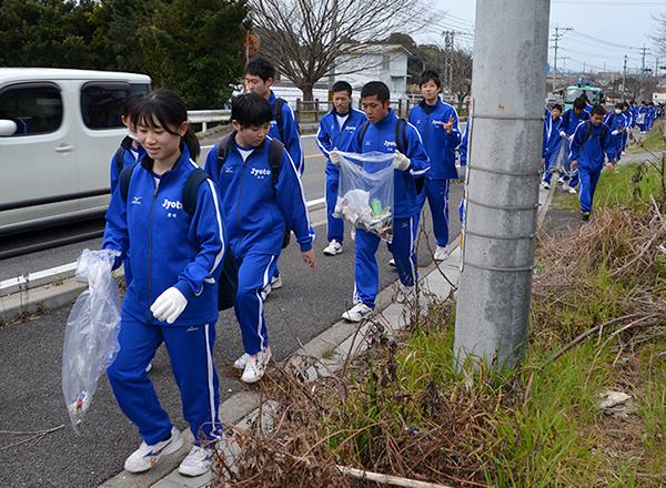 全校生徒2100人で取り組む 環境保護活動