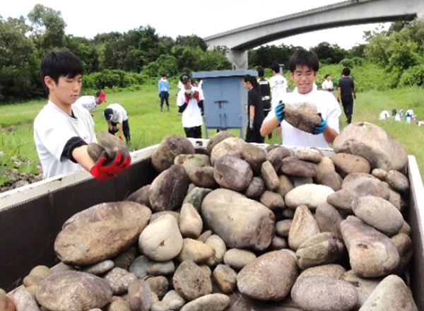 高校生にできる小さな自然再生を通した川づくり